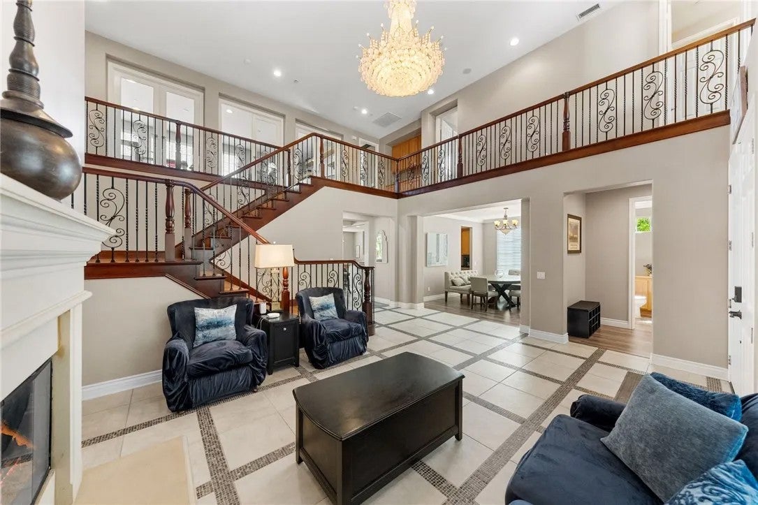 3715 Elderberry