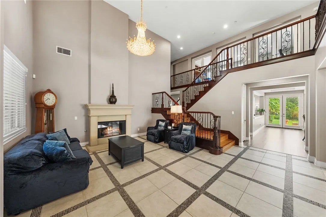 3715 Elderberry