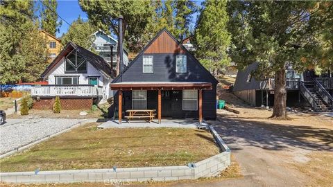 Photo of 42672 Cougar Road, Big Bear Lake, CA 92315 (MLS # HD26036369)