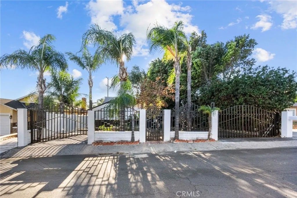 Photo of 13761 Dronfield Avenue, Sylmar, CA 91342 (MLS # SR26000087)