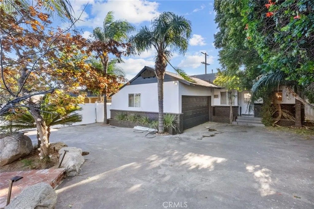 Photo of 13761 Dronfield Avenue, Sylmar, CA 91342 (MLS # SR26000087)