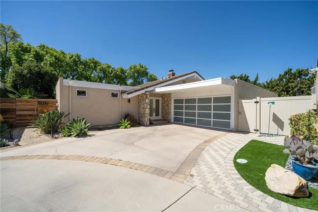 Photo of 1017 Ashford Court, Westlake Village, CA 91361 (MLS # SR26077025)