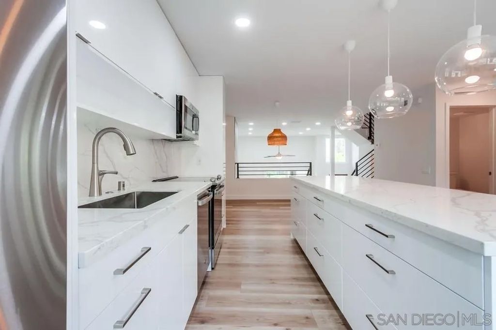 Photo of 3264 Caminito Eastbluff #106, La Jolla, CA 92037 (MLS # 250043807)