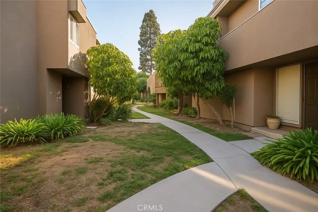 Photo of 18110 Killion Street #2, Tarzana, CA 91356 (MLS # SR25272414)