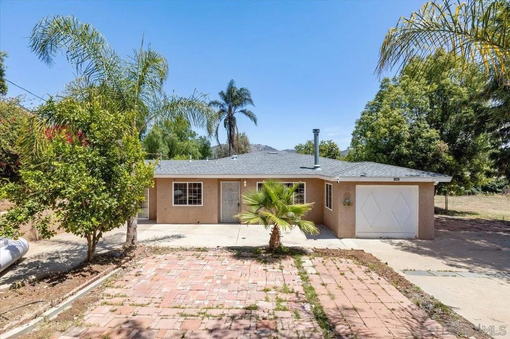 Photo of 1947 Edwin Ln, San Marcos, CA 92069 (MLS # 260010506)