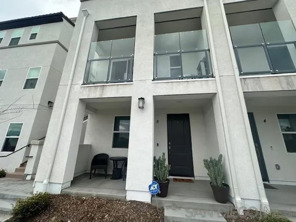 Photo of 2044 Luzon Ln 5 Ln, Chula Vista, CA 91915 (MLS # 260011897)
