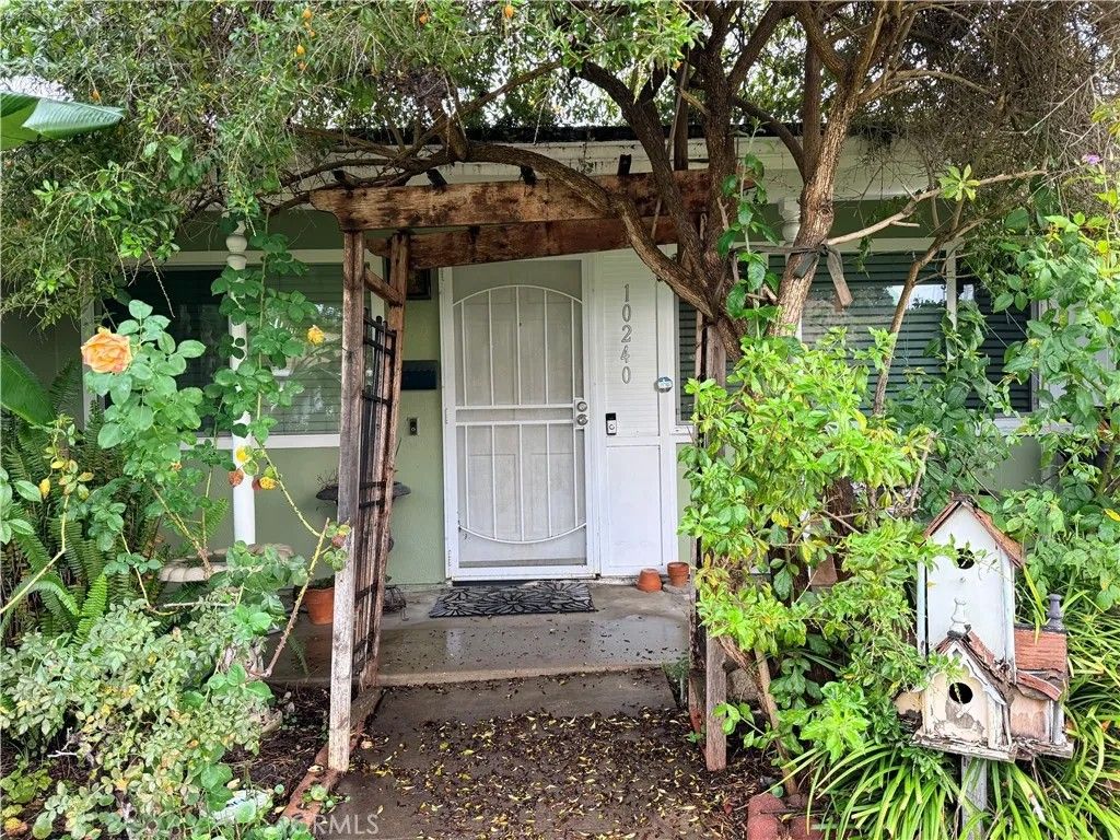 Photo of 10240 Ascot Cir, Huntington Beach, CA 92646 (MLS # OC25280778)