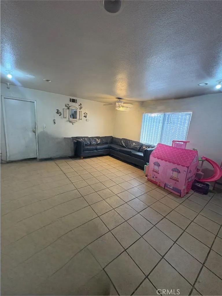2110 E 113th