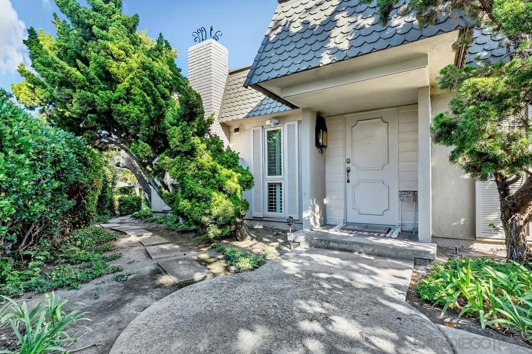 3017 Orleans E