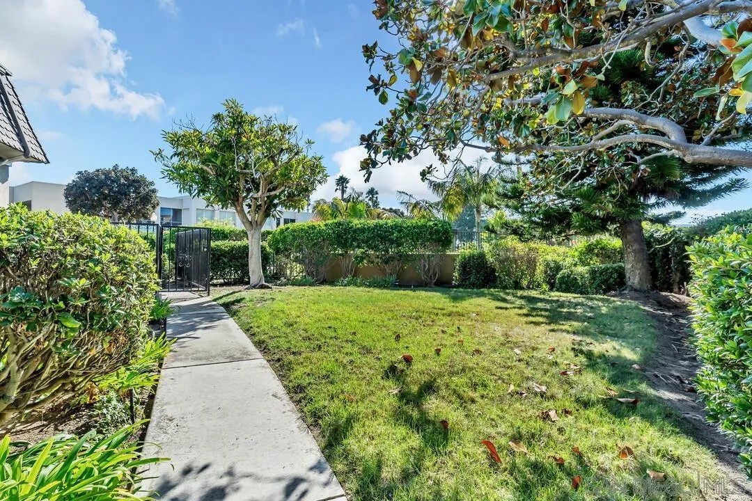 3017 Orleans E