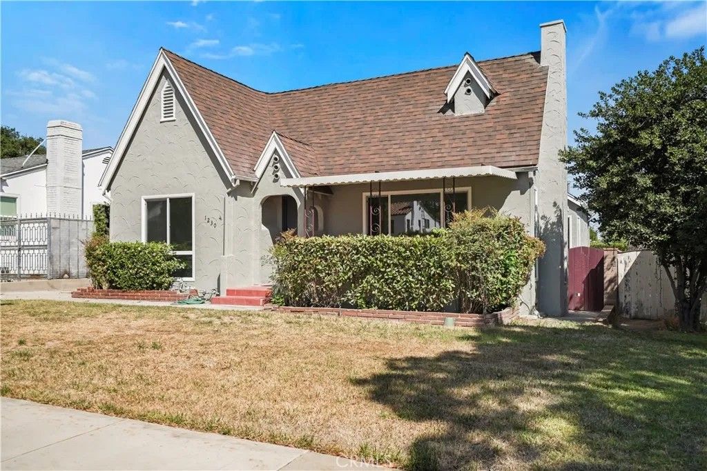 Photo of 1230 Spazier Ave, Glendale, CA 91201 (MLS # SR26010024)