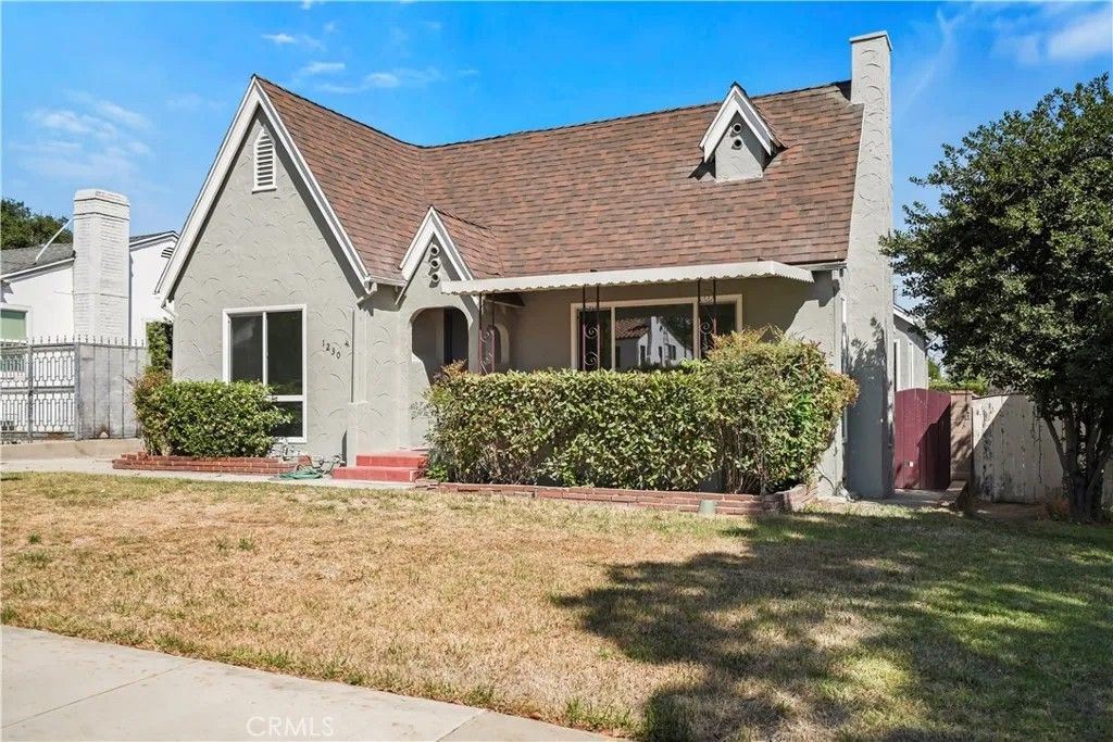 Photo of 1230 Spazier Ave, Glendale, CA 91201 (MLS # SR26010024)