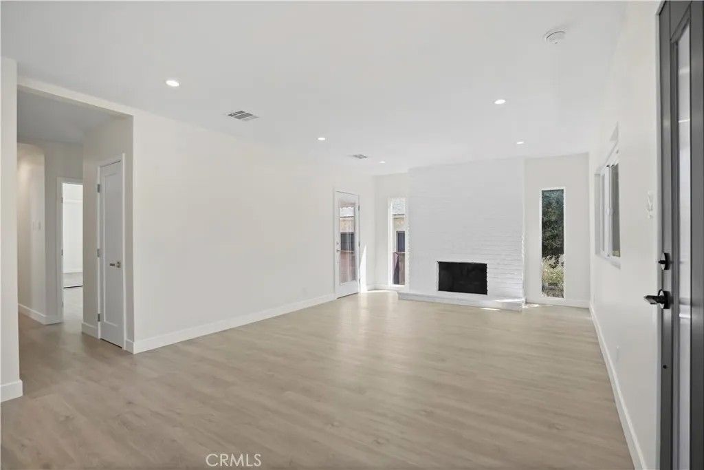 Photo of 1230 Spazier Ave, Glendale, CA 91201 (MLS # SR26010024)