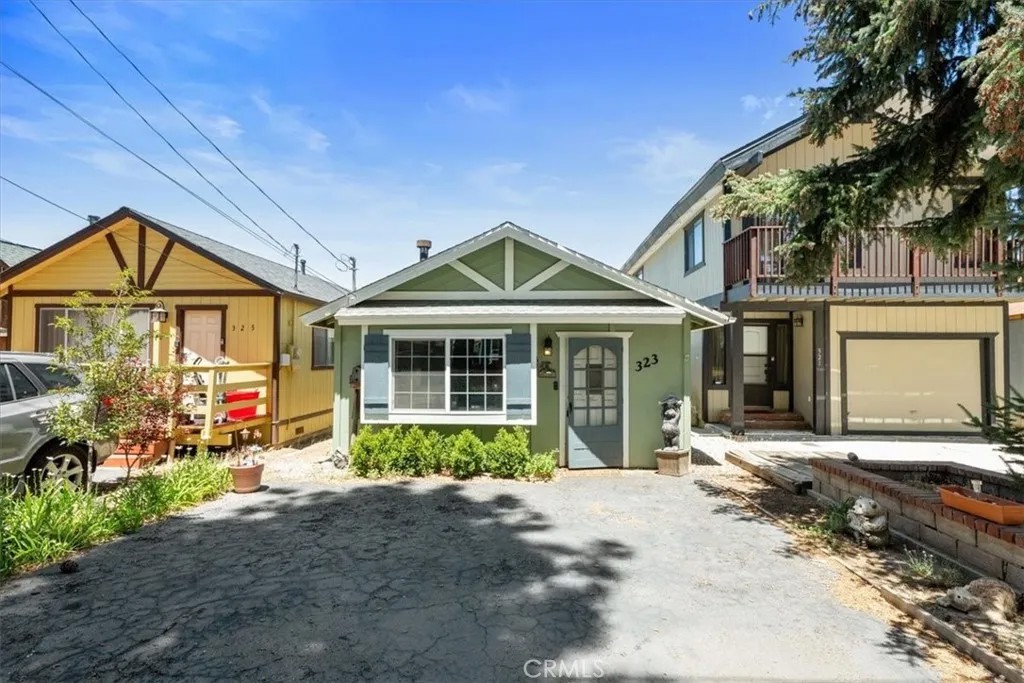 323 W Fairway Boulevard
