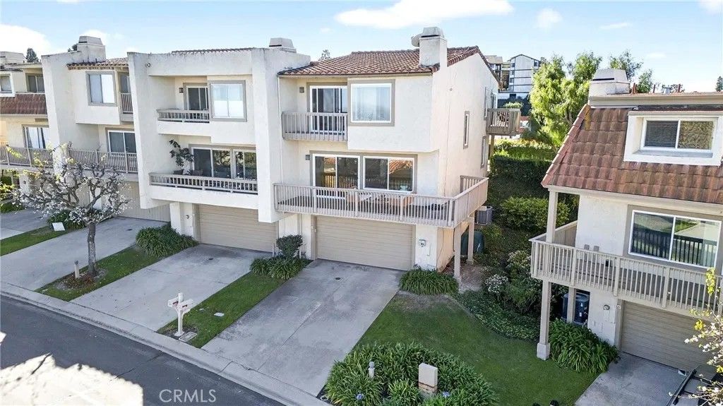 Photo of 25 Hilltop Cir, Rancho Palos Verdes, CA 90275 (MLS # SB26010424)