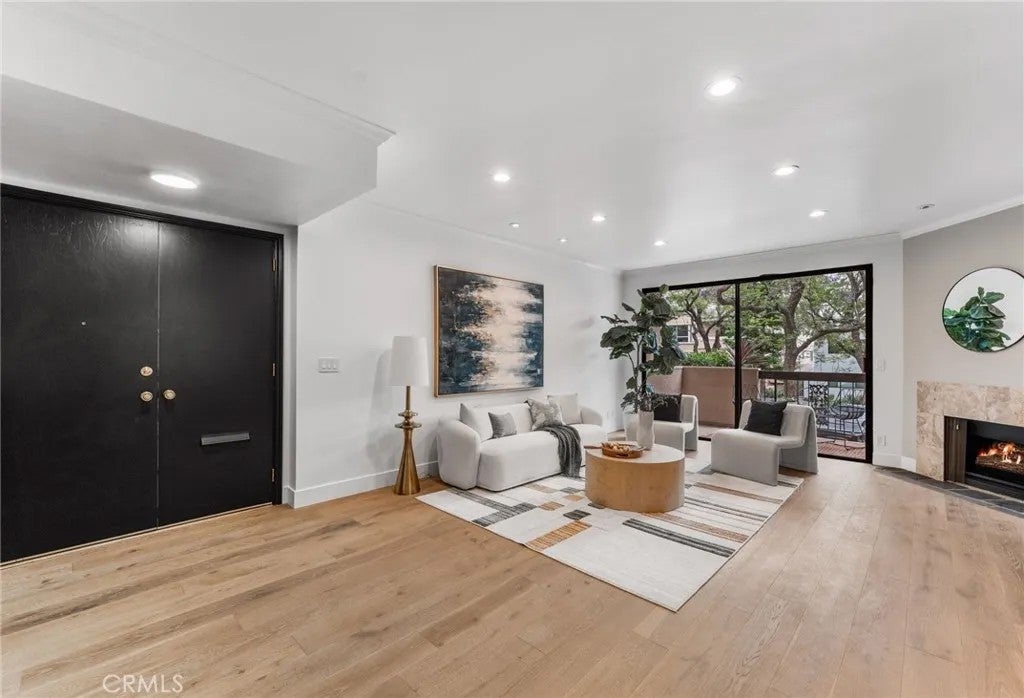 423 N Palm 108
