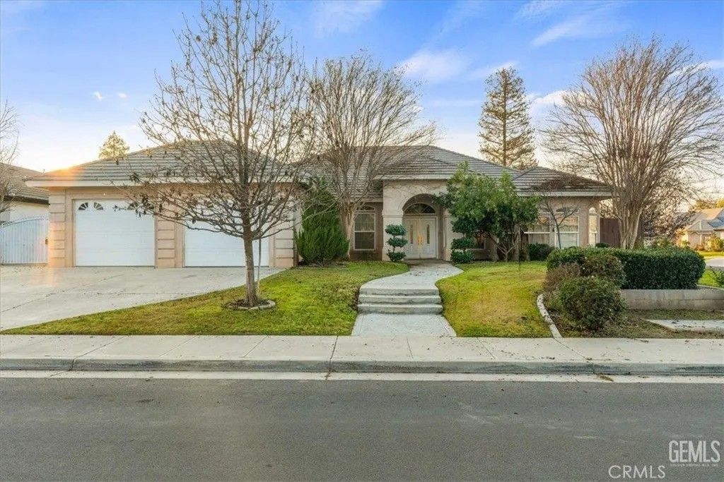 Photo of 1933 Kellie Marie St, Bakersfield, CA 93314 (MLS # SR26014460)