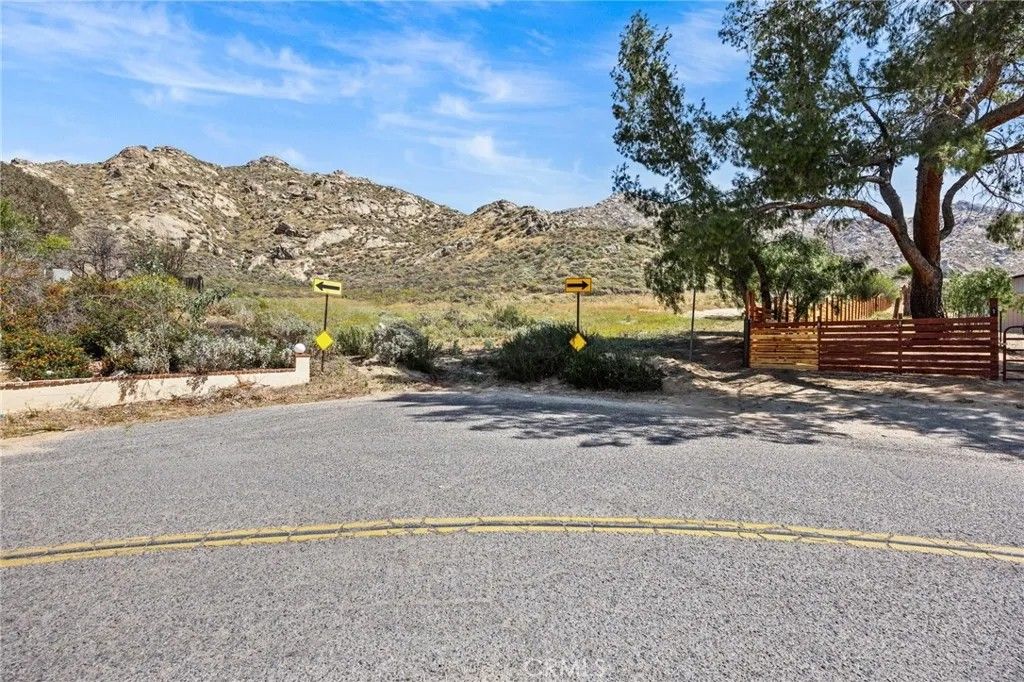 Photo of 2001 Mt Vernon Ave, Riverside, CA 92507 (MLS # CV26068534)