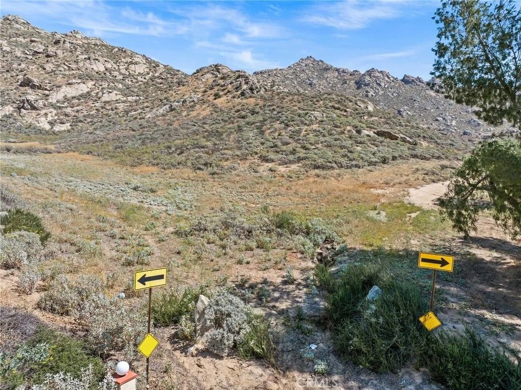 Photo of 2001 Mt Vernon Ave, Riverside, CA 92507 (MLS # CV26068534)