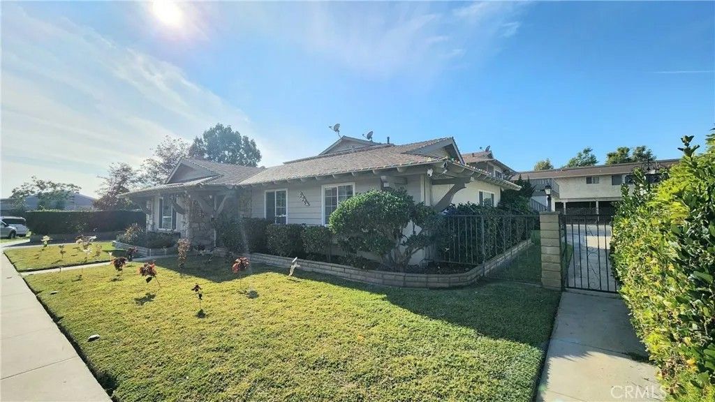 Photo of 229 S Delano St, Anaheim, CA 92804 (MLS # OC25275804)