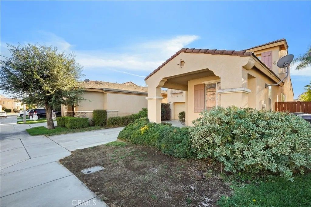 Photo of 1465 Albillo Loop, Perris, CA 92571 (MLS # GD25266936)