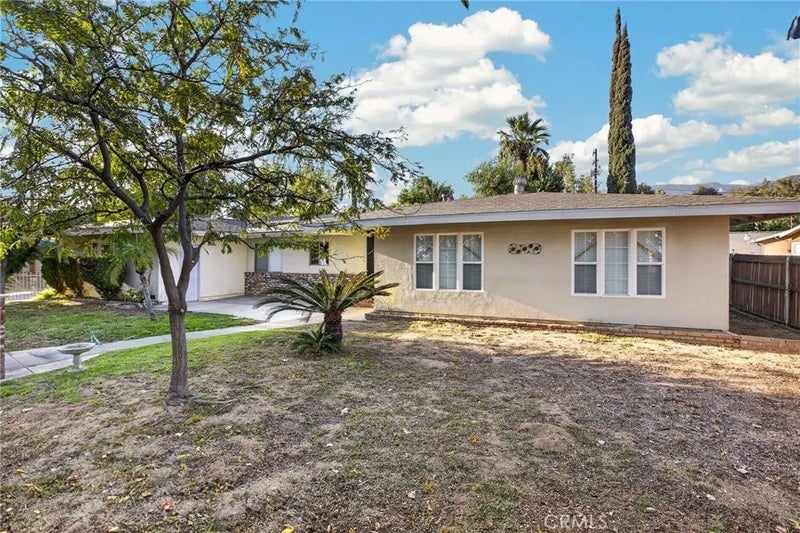 1742 E Foothill Dr.