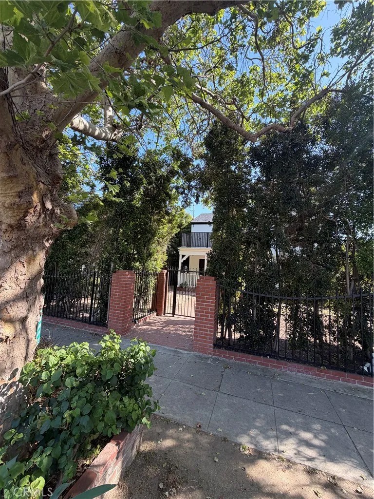 12400 Magnolia