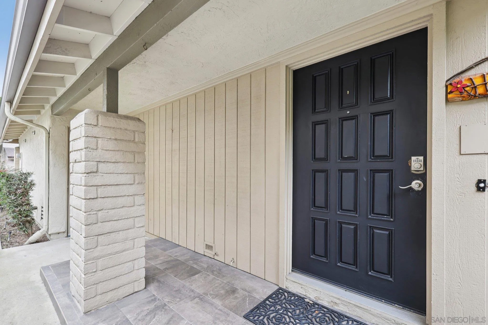 8870 Caminito Primavera