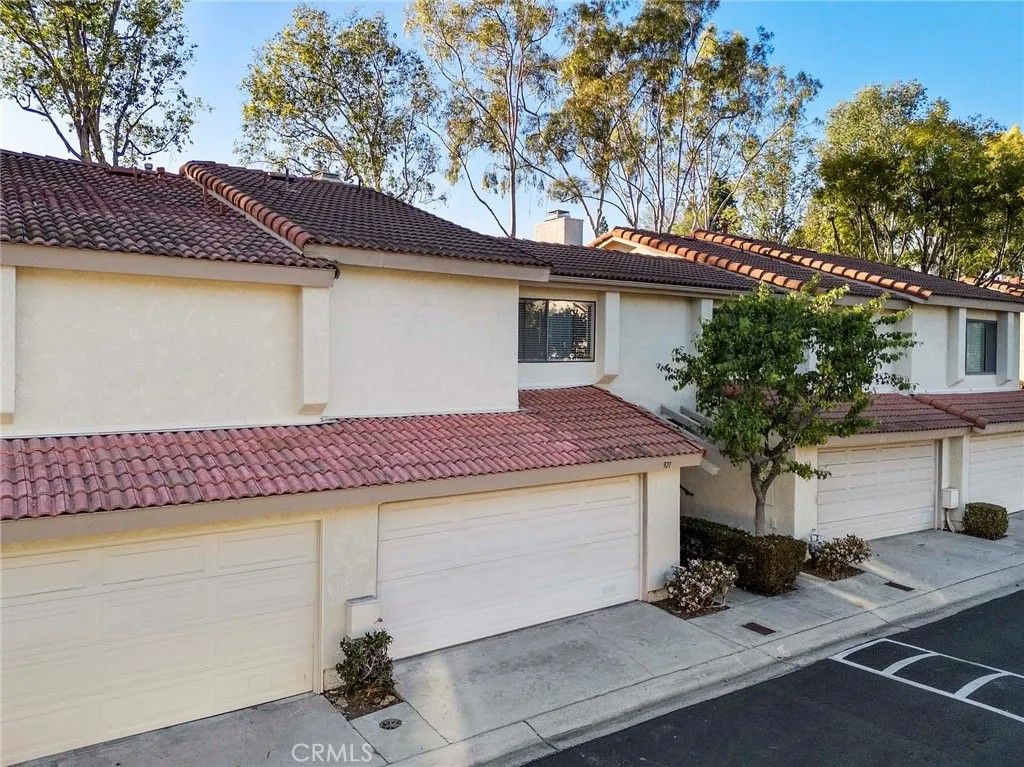 Photo of 921 Creekside Dr, Fullerton, CA 92833 (MLS # CV26046666)