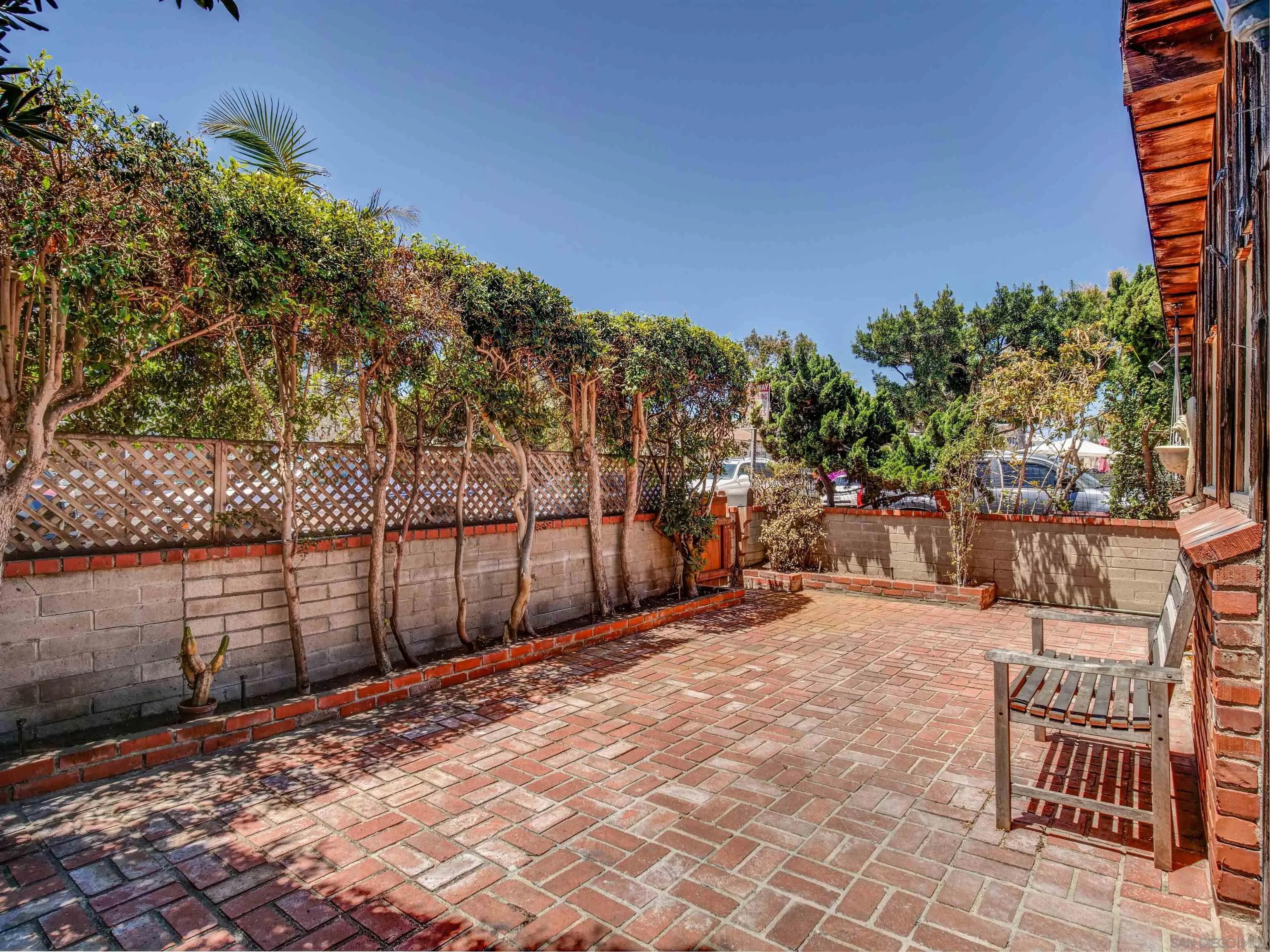 818-820 San Luis Rey Place