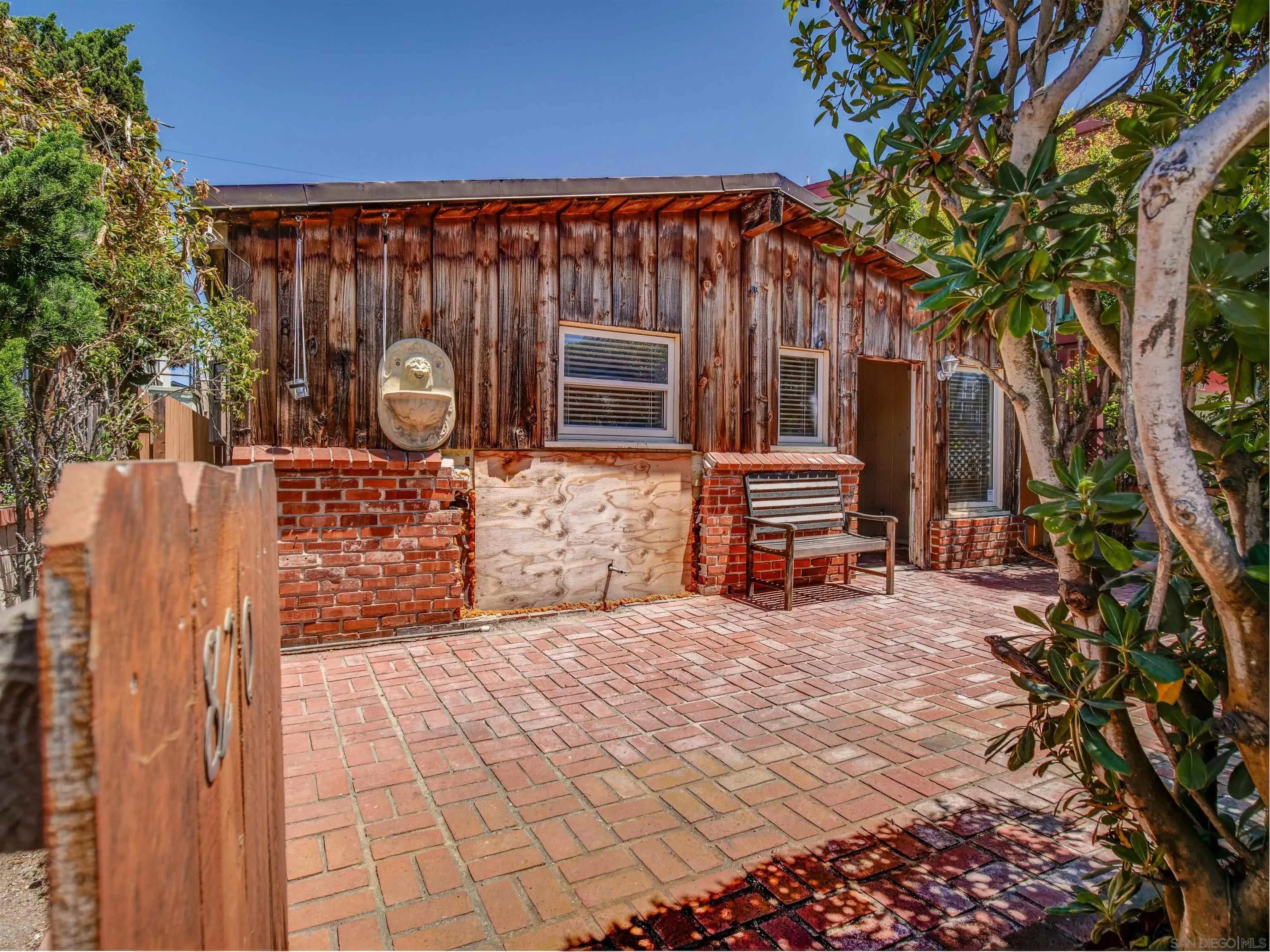 818-820 San Luis Rey Place