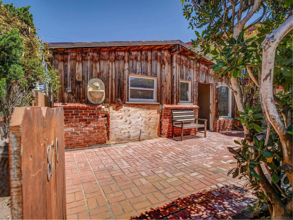 Photo of 818-820 San Luis Rey Place, San Diego, CA 92109 (MLS # 250041603)