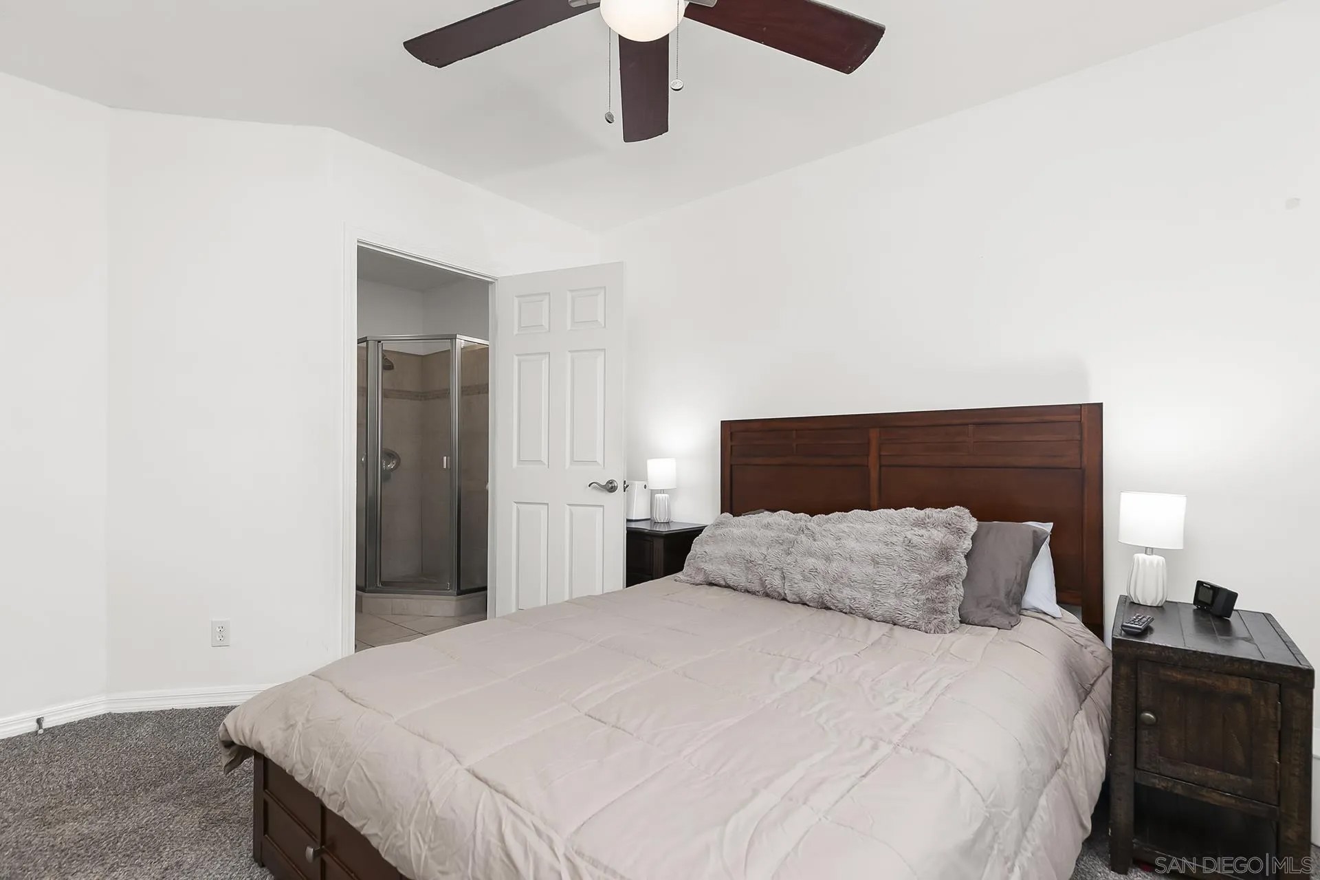 605 S MOLLISON 205