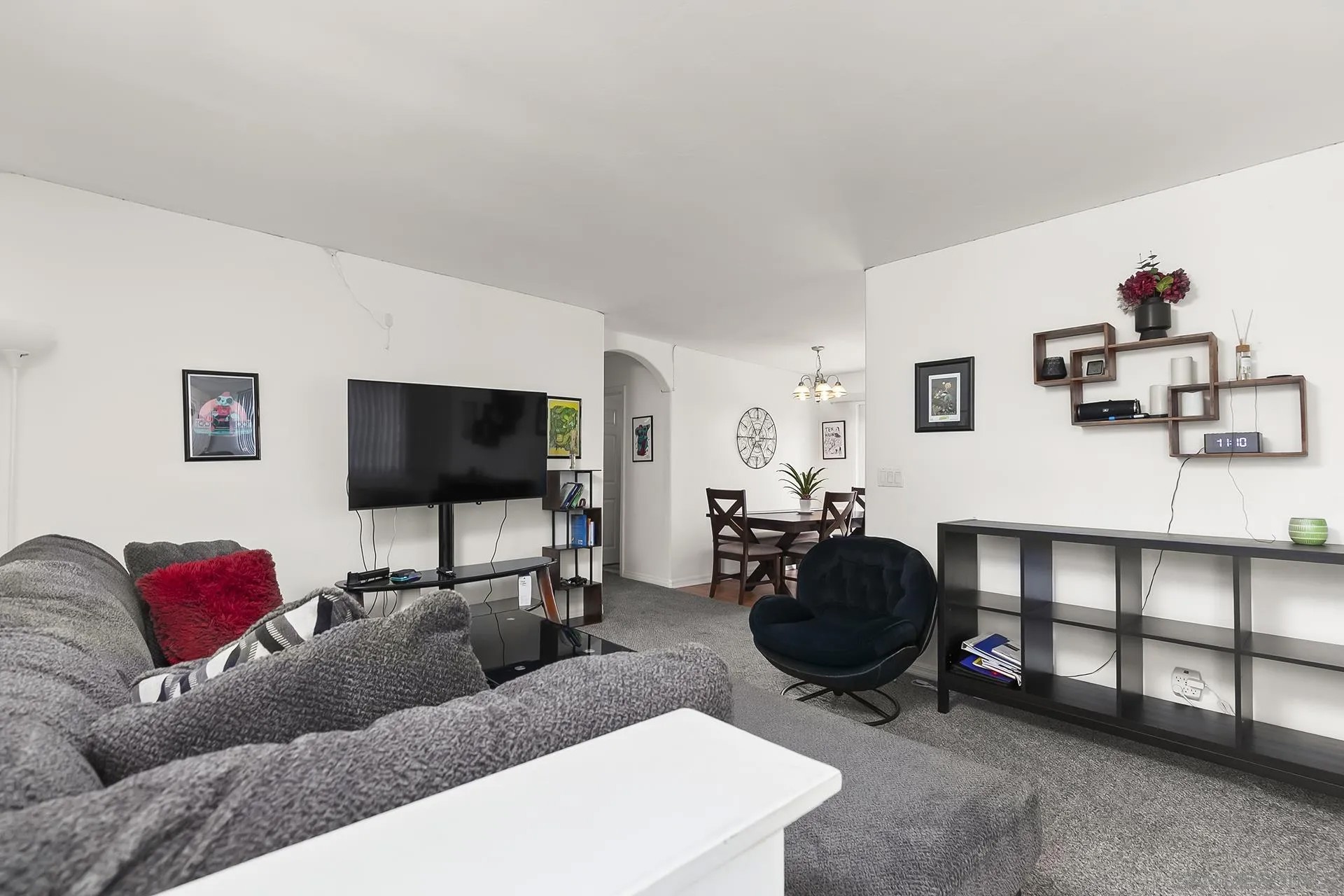 605 S MOLLISON 205