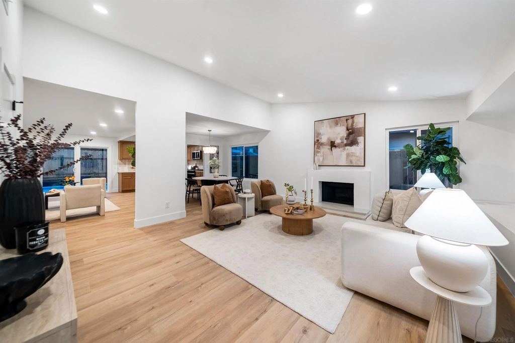 Photo of 460 Las Brisas Dr, Escondido, CA 92027 (MLS # 260002039)