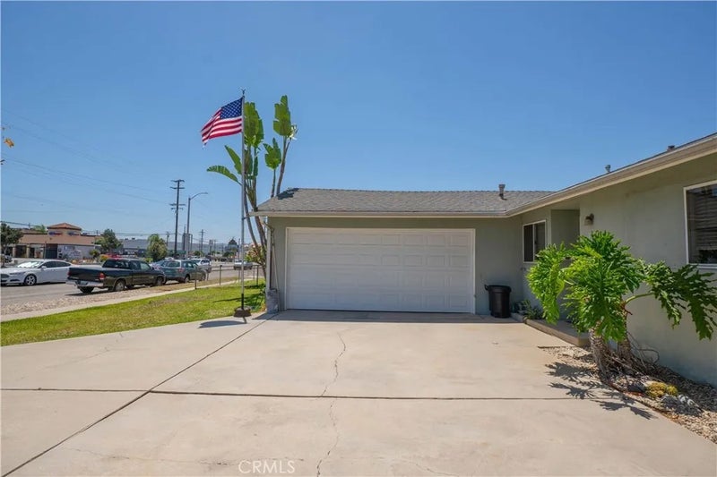 343 N Sunset