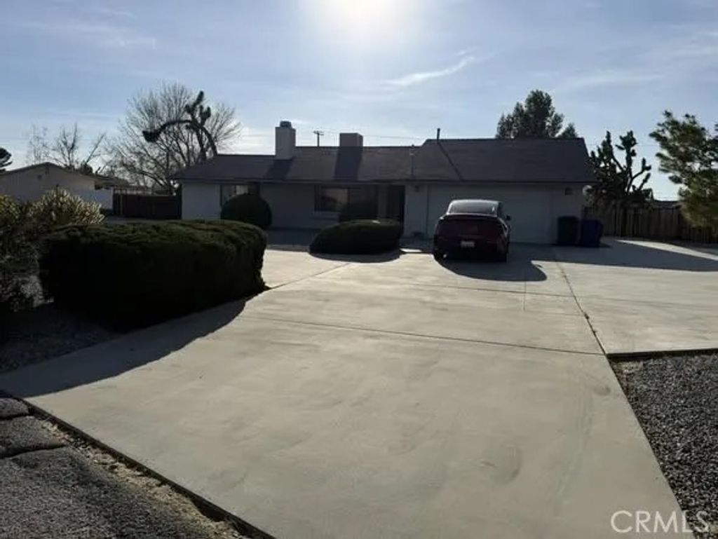 Photo of 13564 Seminole Rd, Apple Valley, CA 92308 (MLS # SB26057676)