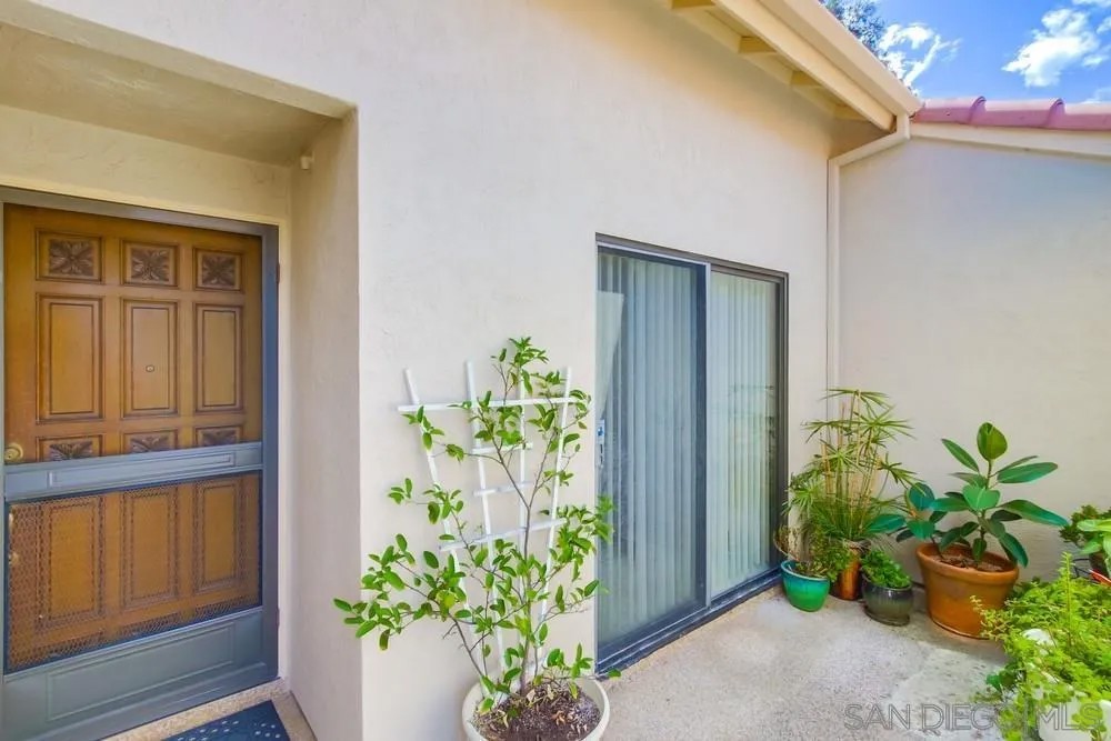 17827 Avenida Alozdra