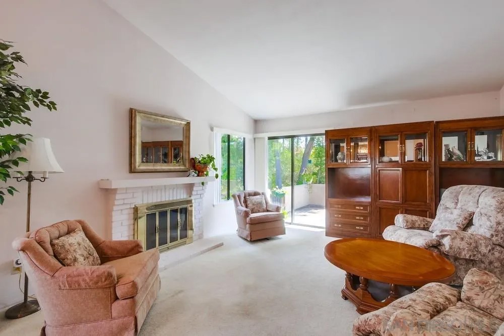 17827 Avenida Alozdra