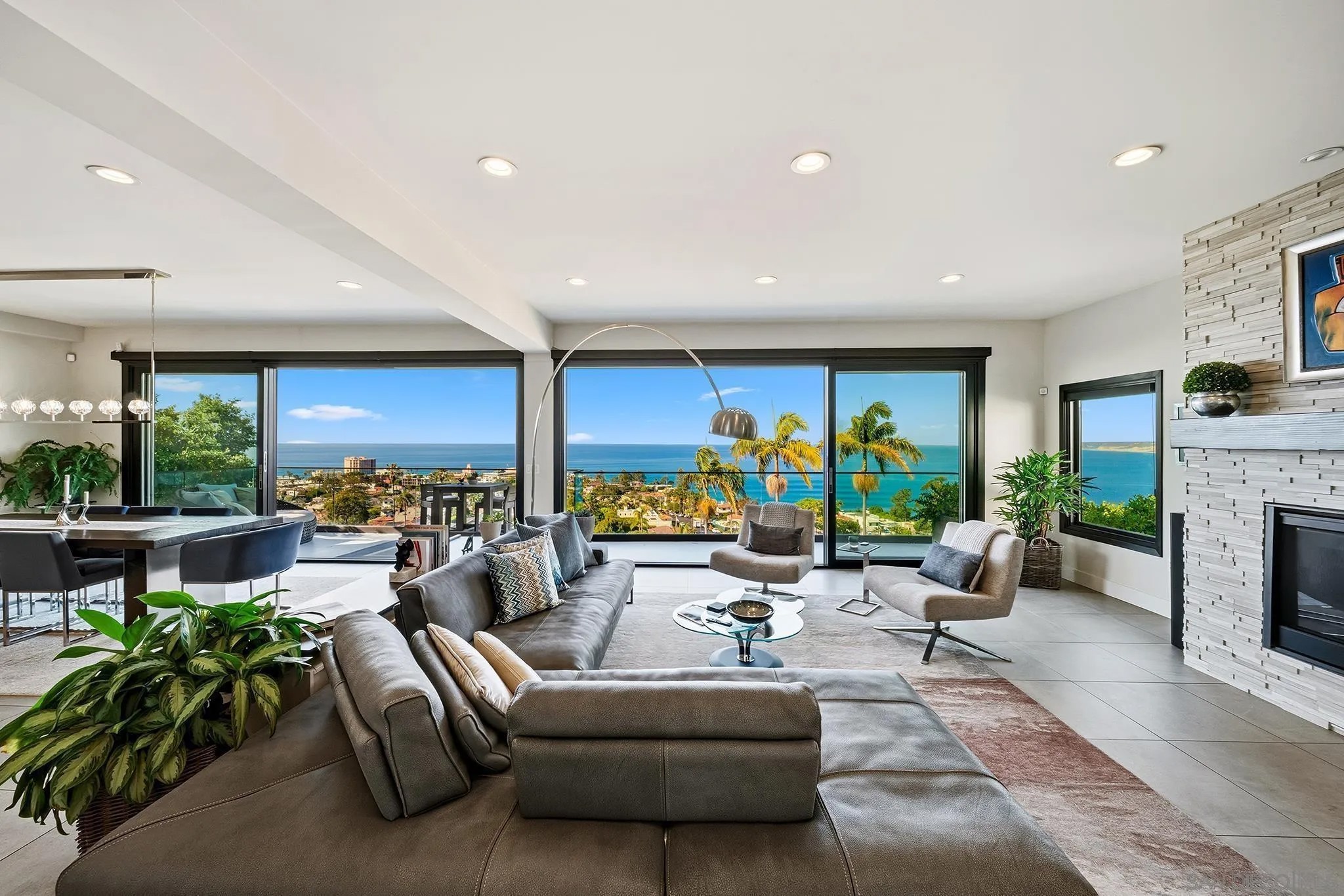 1586 Crespo Dr