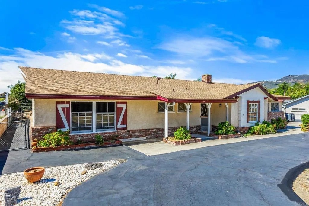 2721 Surrey Lane
