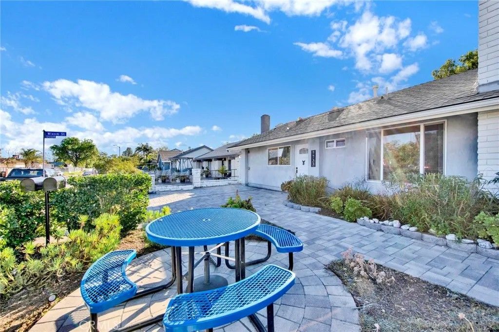 Photo of 7735 Babcock Avenue, North Hollywood, CA 91605 (MLS # SR26011982)