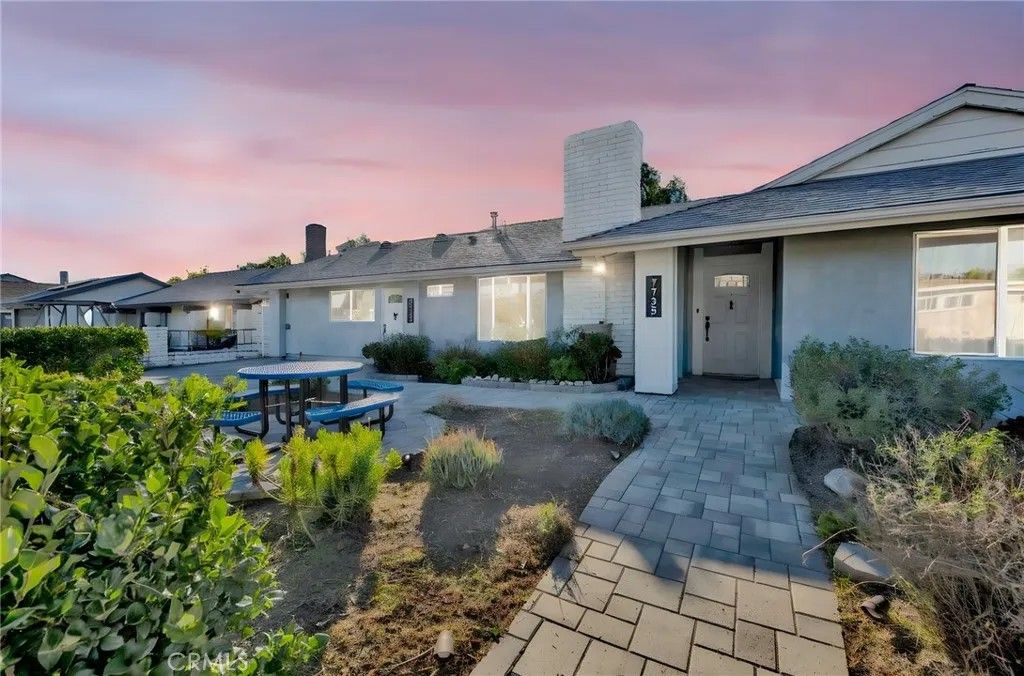 Photo of 7735 Babcock Avenue, North Hollywood, CA 91605 (MLS # SR26011982)