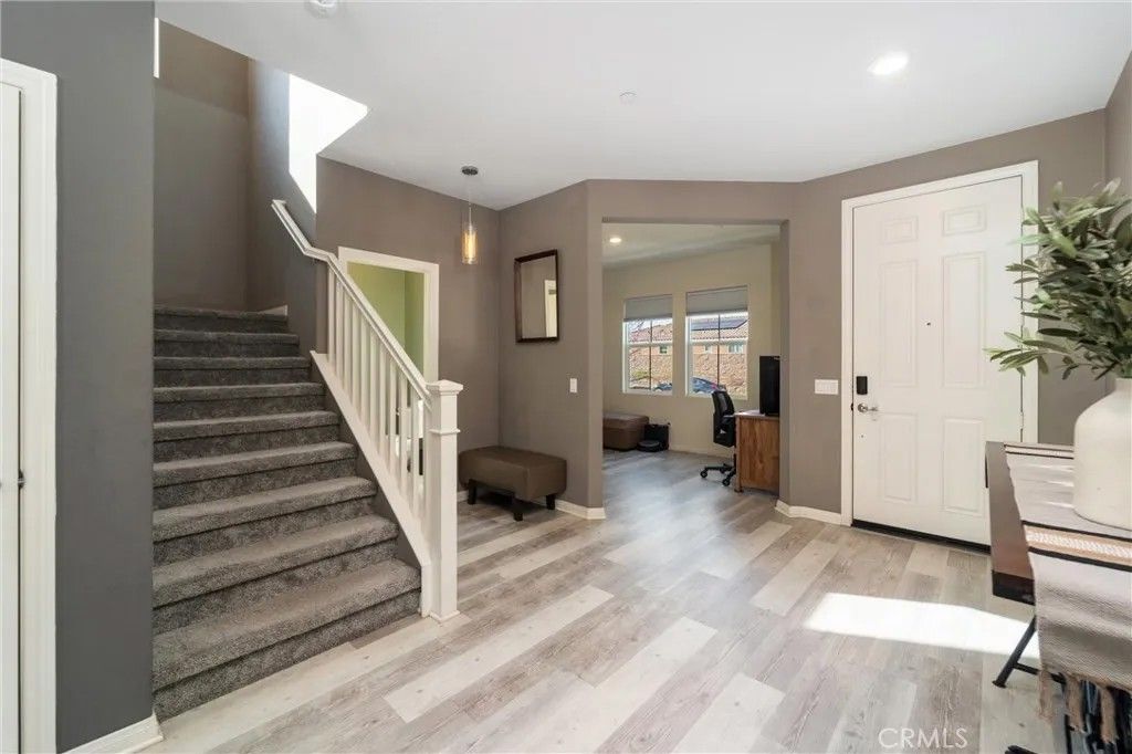 Photo of 30543 Silky Lupine Dr, Murrieta, CA 92563 (MLS # SW26059191)