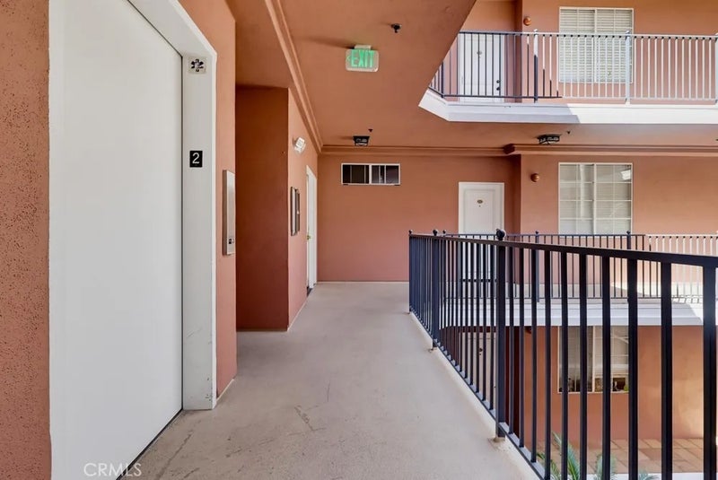 1522 S Saltair Ave 206