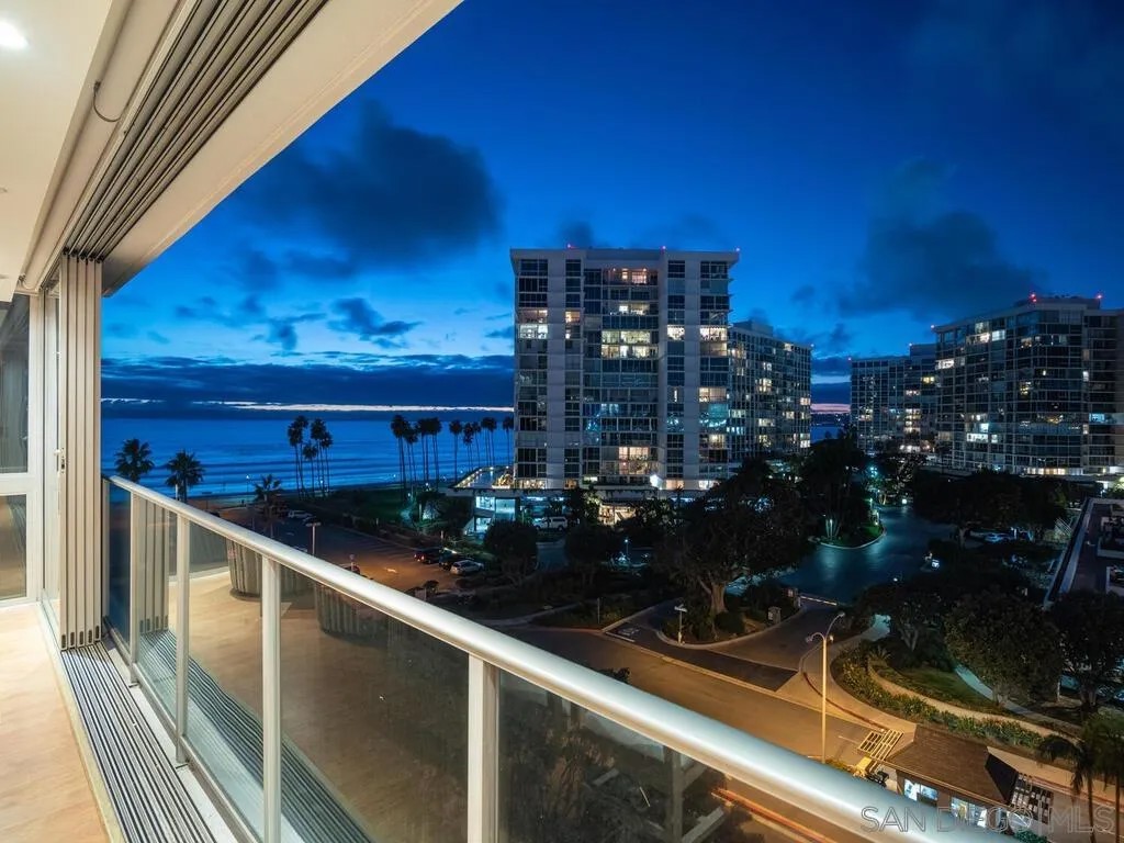 1810 Avenida del Mundo 505