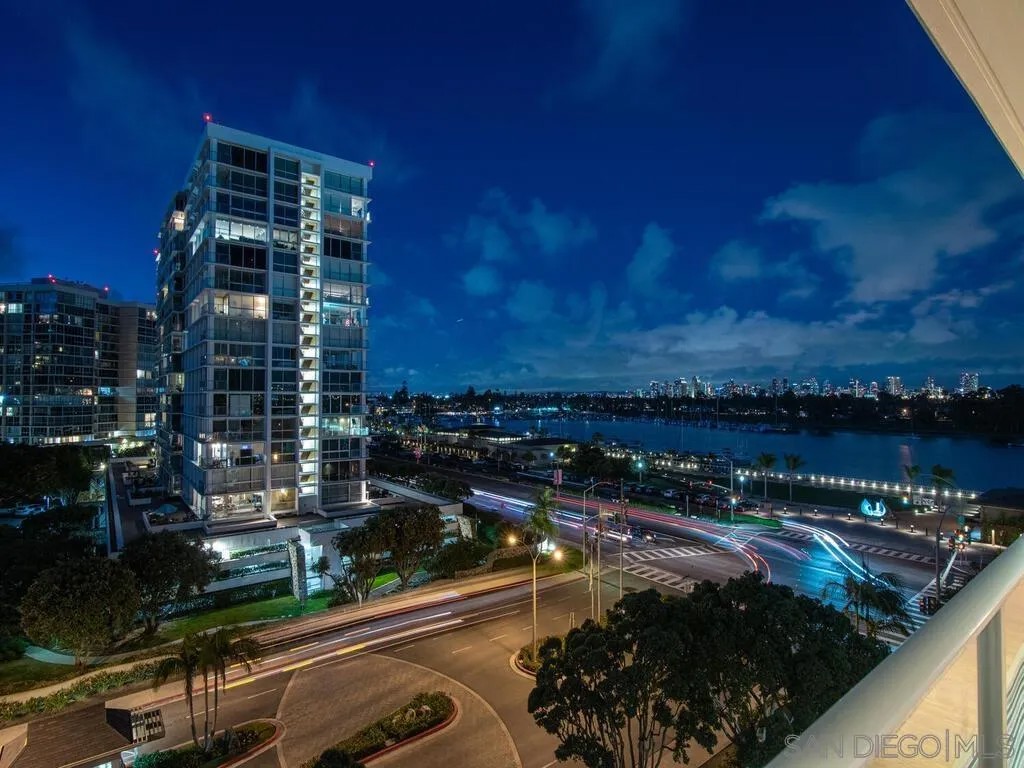 1810 Avenida del Mundo 505