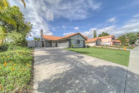 Photo of 39885 Rustic Glen, Temecula, CA 92591 (MLS # SW26052876)