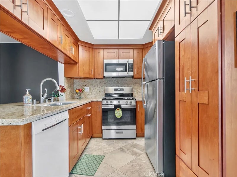 1159 E 1st