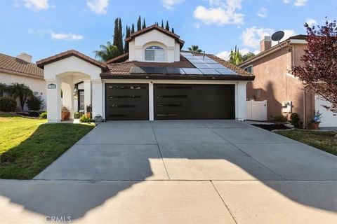 Photo of 41048 Cardinal Flower DR, Murrieta, CA 92562 (MLS # SW26100447)